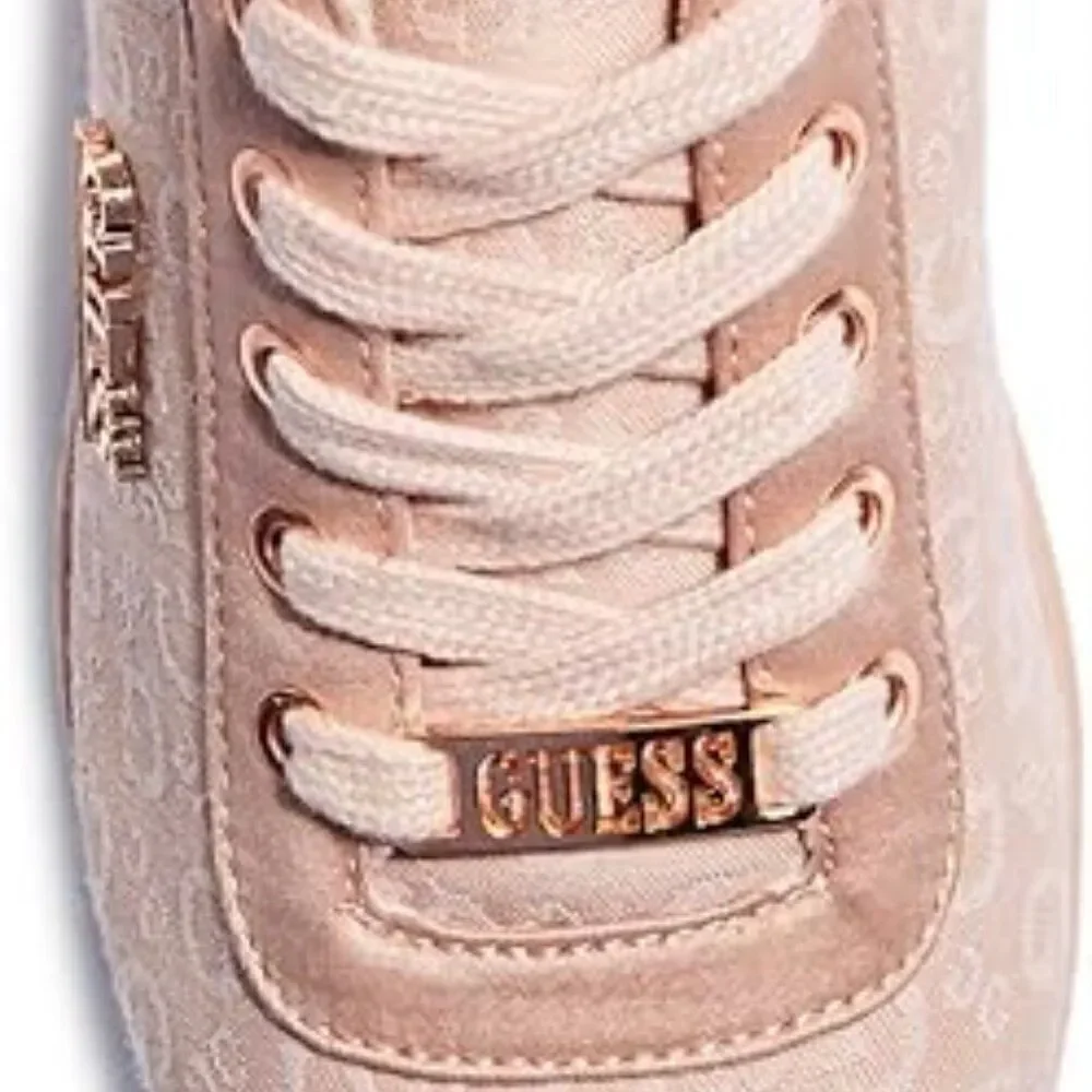 Guess Women Pink Gemma Low Top Logo Print Sneakers Metallic Accents Size 7.5 EUC